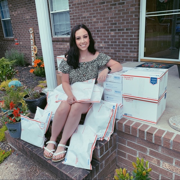 Meet your Posher, Madi - Picture 4 of 8